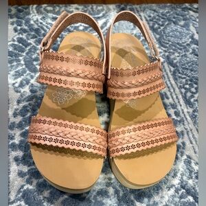 (Sold) Women’s Cali Skechers platform Sandals in pink/peach luxe foam